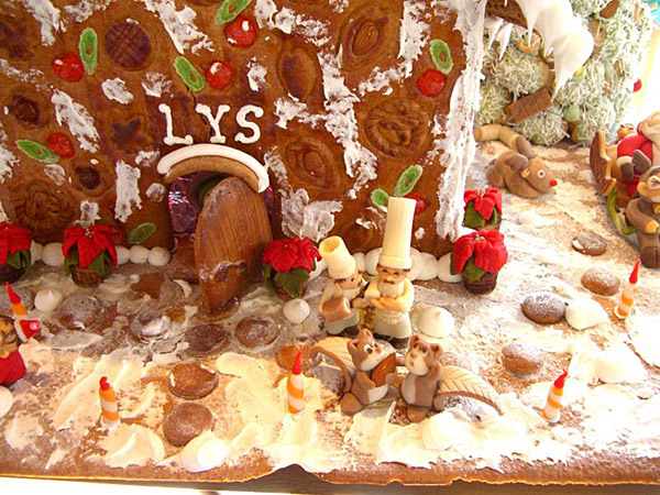 お菓子の家 クリスマスハウスblog