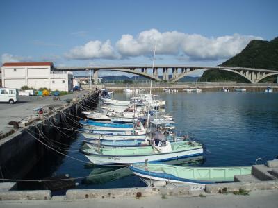 旧港と阿嘉大橋