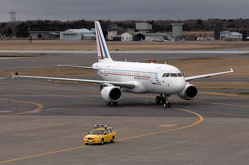 （沢）200412 仏首相特別機 三沢空港 1-13-s