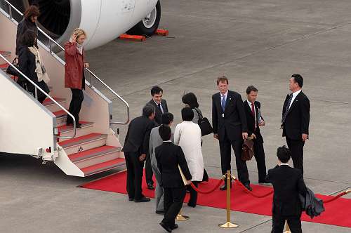（沢）200412 フィヨン仏首相 三沢空港 1-2-s